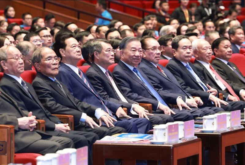 Tổng Bí thư, Chủ tịch nước Tô Lâm và các lãnh đạo Đảng, Nhà nước, nguyên Lãnh đạo Đảng, Nhà nước dự phiên trọng thể Đại hội XIV Công đoàn Việt Nam. Ảnh: Nguyễn Hải