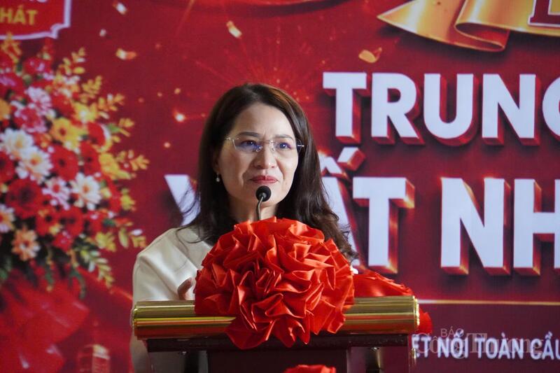 Bà Cao Thị Tân, Chủ tịch Hội đồng quản trị HTX Tường Nguyên phát biểu tại buổi lễ. Ảnh: Lê Sơn