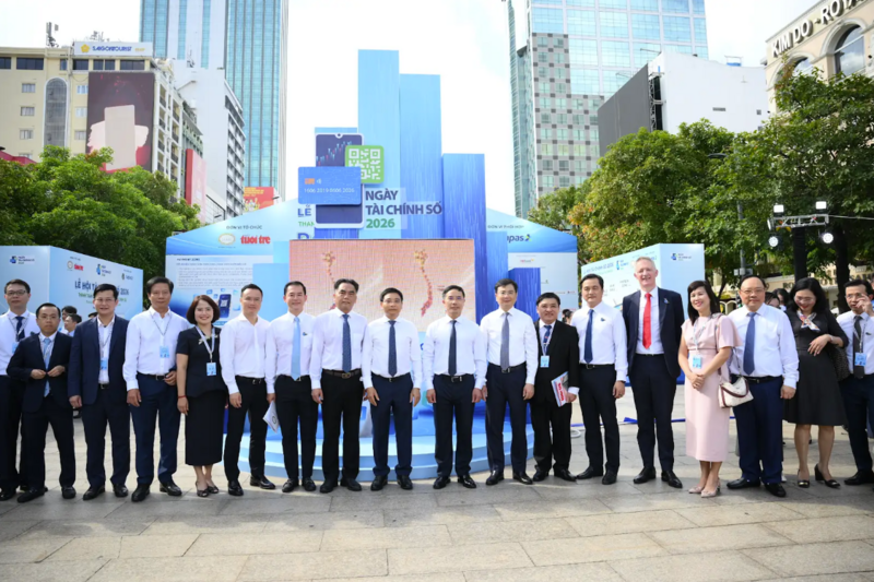 Lễ khai mạc có sự tham dự của Phó Thủ tướng Chính phủ Nguyễn Văn Thắng; Thống đốc Ngân hàng Nhà nước Việt Nam Phạm Đức Ấn; Phó Chủ tịch Thường trực UBND TP.HCM Nguyễn Lộc Hà; cùng lãnh đạo cấp cao từ Văn phòng Chính phủ, Ngân hàng Nhà nước Việt Nam, các bộ, ngành Trung ương, đoàn ngoại giao các nước, tổ chức tài chính và cộng đồng doanh nghiệp trong nước và quốc tế.