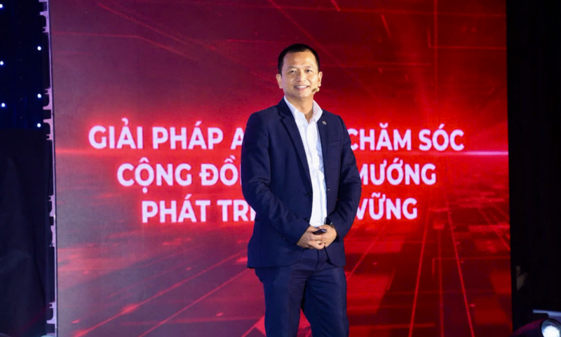 Ông Phùng Bá Khang, Phó Tổng Giám đốc Khối Khách hàng, Tiếp thị và Sản phẩm Prudential Việt Nam chia sẻ tại hội thảo.