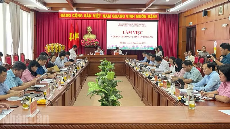 Quang cảnh buổi làm việc.
