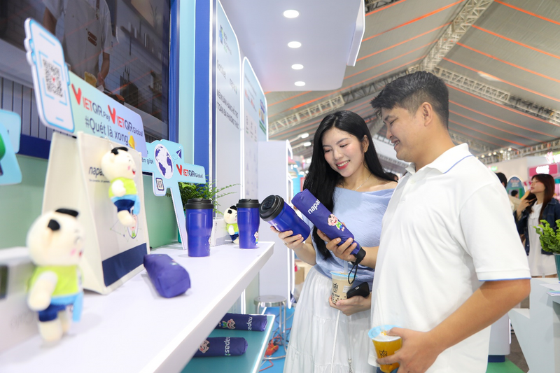 “Gia đình Chuột con” thích thú check-in tại gian hàng NAPAS trong khung giờ vàng nhận nhiều phần quà hấp dẫn