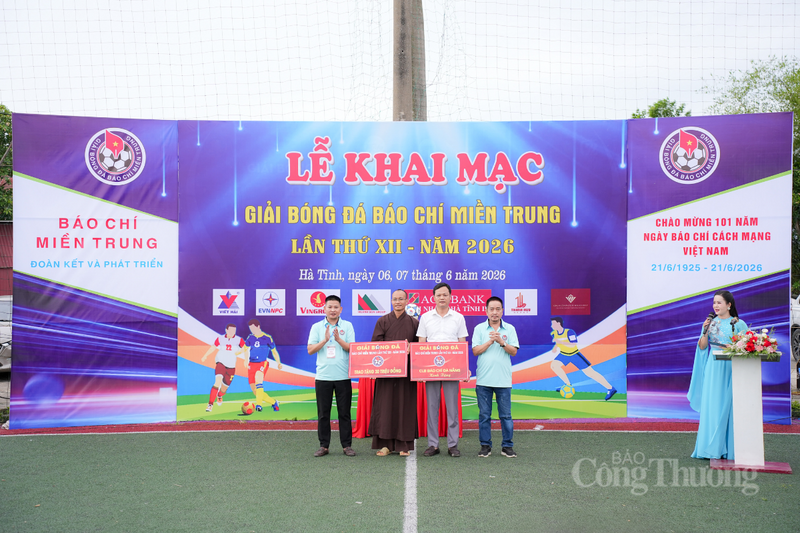 Trong khuôn khổ mùa giải lần thứ XII, Ban Tổ chức đã trao 30 triệu đồng hỗ trợ Chùa Vĩnh tại xã Đồng Lộc, tỉnh Hà Tĩnh. Ngôi chùa hiện đang nuôi dưỡng hàng chục trẻ em mồ côi, có hoàn cảnh đặc biệt khó khăn. Ngoài ra, FC báo chí Đà Nẵng cũng đã trao tặng các em nhỏ tại đây phần quà trị giá 10 triệu đồng.