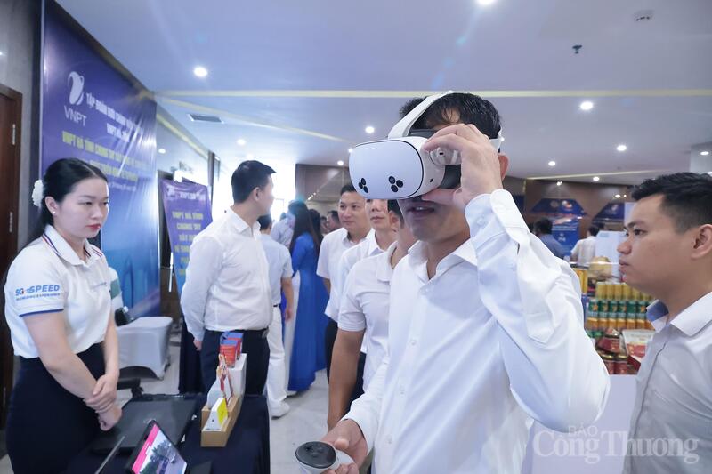 Hà Tĩnh khuyến khích doanh nghiệp áp dụng tiến bộ công nghệ, chuyển đổi số, công cụ hỗ trợ sản xuất thông minh, dịch vụ thông minh và năng suất xanh. Ảnh: Trọng Tùng