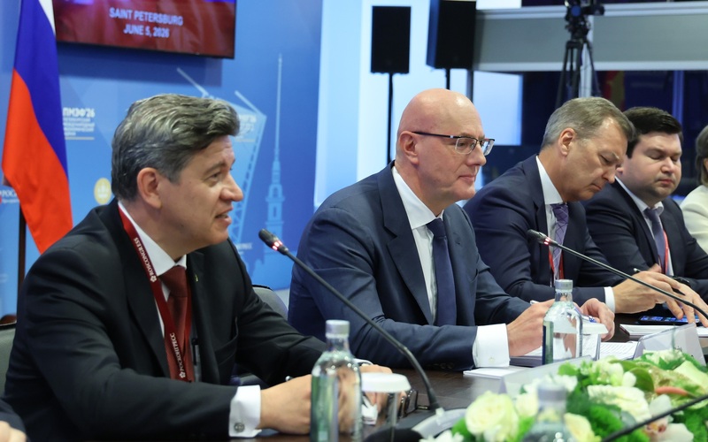 Phó Thủ tướng Chernyshenko đề nghị hai bên phối hợp chặt chẽ triển khai các dự án có ý nghĩa chiến lược dài hạn trong các lĩnh vực năng lượng – dầu khí, giáo dục đào tạo, nghiên cứu khoa học - Ảnh: VGP/Phương Nguyên