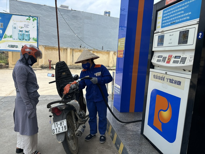 Người tiêu dùng có thể gửi thông tin, tài liệu phản ánh về xăng E10 đến địa chỉ email: khieunai@bvntd.gov.vn để được giải quyết. Ảnh minh họa