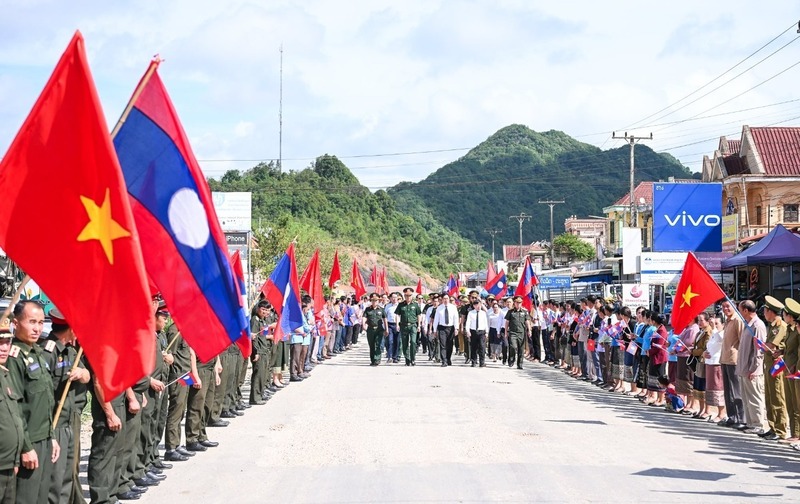 Tỉnh Nghệ An đưa hài cốt các liệt sĩ từ Lào trở về với đất mẹ. Ảnh: Thành Cường