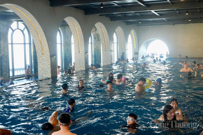 Bể bơi vô cực của khách sạn Venus Tam Đảo là điểm "giải nhiệt" và check in với góc view ấn tượng, hấp dẫn du khách.