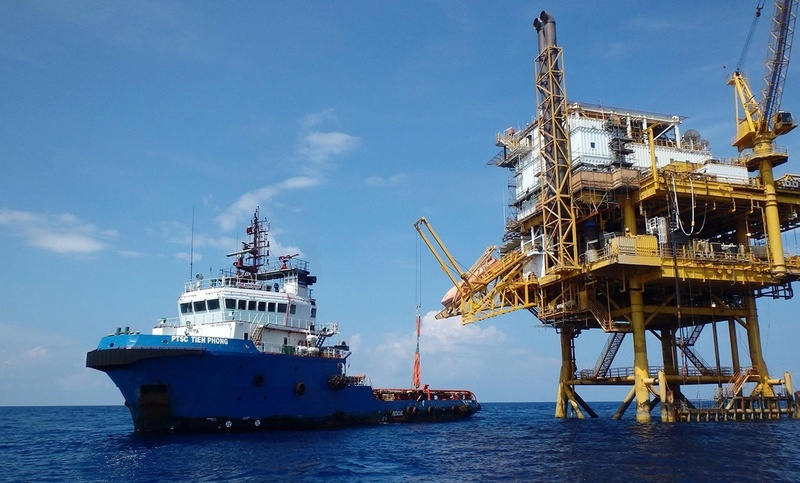 Người lao động PTSC Marine lặng lẽ vượt sóng gió, bão táp để bảo vệ an ninh, an toàn cho các giàn khoan giữa biển khơi.