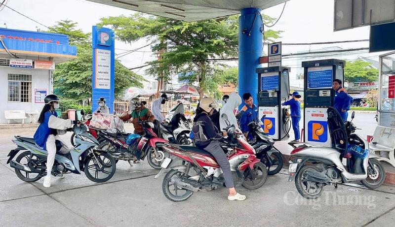 Sau một tuần triển khai đồng bộ xăng E10 trên thị trường, phản hồi từ khách hàng được ghi nhận chủ yếu theo hướng tích cực. Ảnh: Khánh Ngọc.