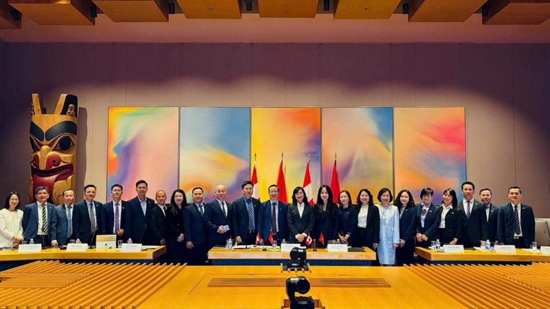 Các đại biểu tham dự Kỳ họp lần thứ III Ủy ban hỗn hợp về Kinh tế Việt Nam – Canada tại Ottawa, Canada.