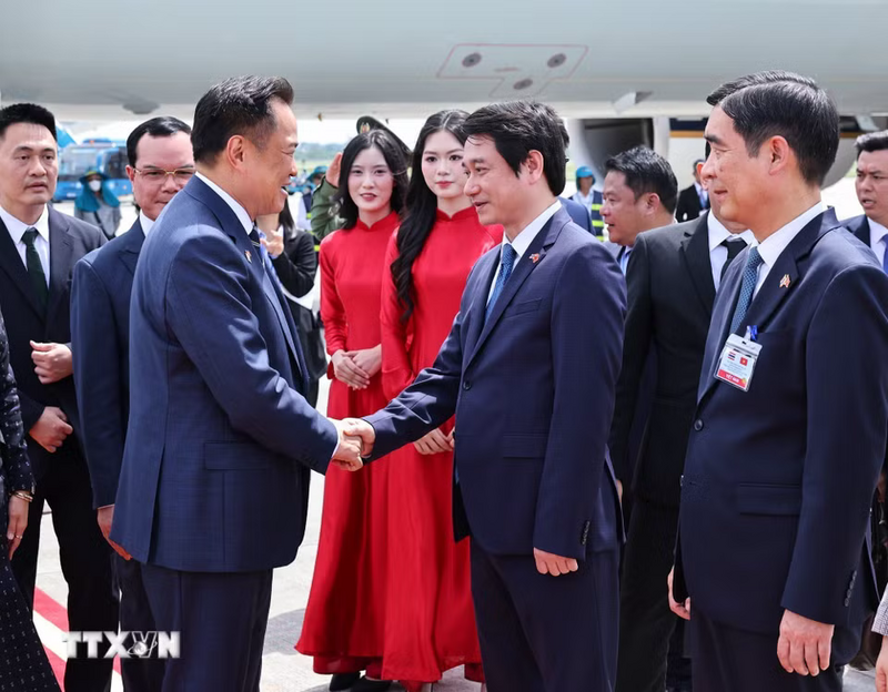 Thủ tướng Thái Lan Anutin Charnvirakul đến Hà Nội, bắt đầu thăm chính thức Việt Nam và tham dự Diễn đàn Tương lai ASEAN (AFF) lần thứ ba - Ảnh: TTXVN