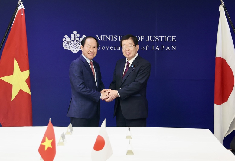 Phó Thủ tướng Chính phủ Lê Tiến Châu tiếp Bộ trưởng Bộ Tư pháp Nhật Bản Hiraguchi Hiroshi - Ảnh: VGP/Thu Sa