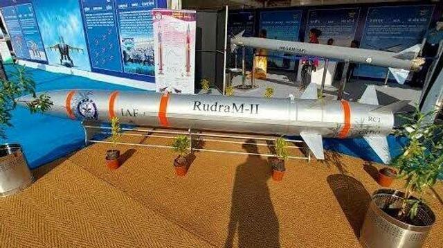 Nguyên mẫu tên lửa RudraM-II. Ảnh: DRDO