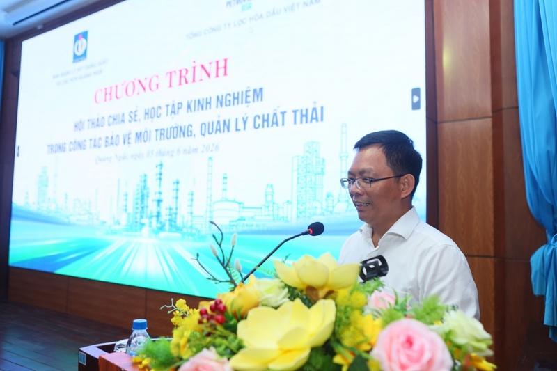 Ông Cao Tuấn Sĩ, Giám đốc NMLD Dung Quất khẳng định BSR nhất quán với quan điểm “bảo vệ môi trường là điều kiện tiên quyết, xuyên suốt trong hoạt động sản xuất, không đánh đổi môi trường vì lợi ích kinh doanh”. Ảnh: BSR