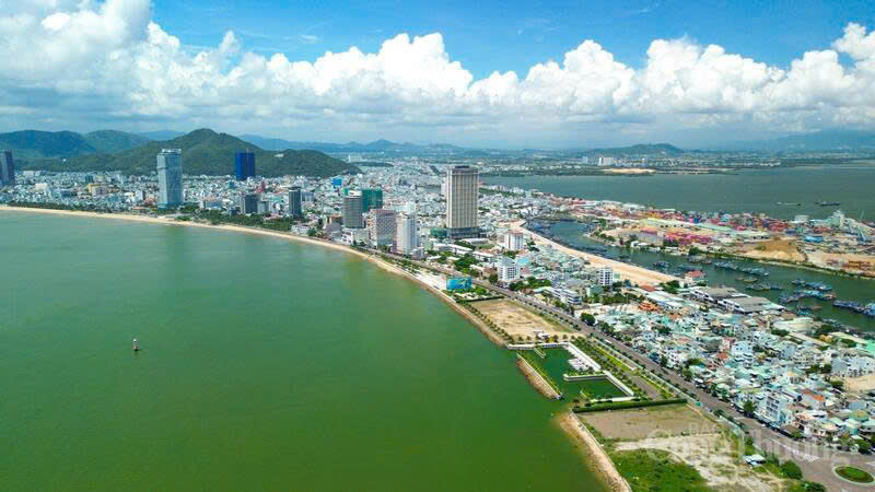 Phố biển Quy Nhơn. Ảnh: Hiền Mai