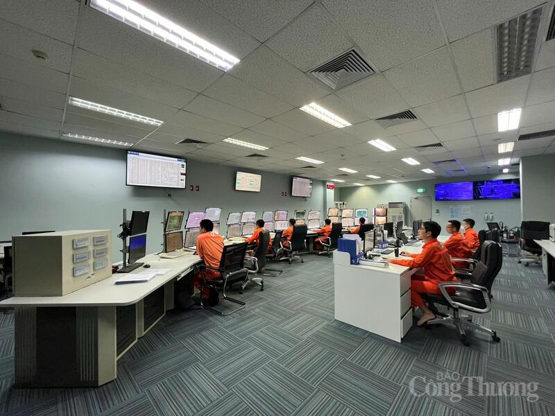 Phòng điều khiển trung tâm của Nhà máy nhiệt điện Nghi Sơn
