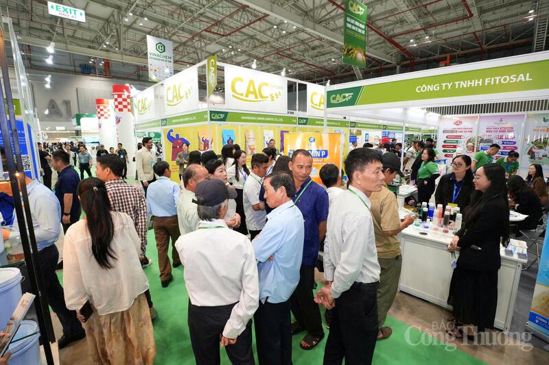 Sự kiện với quy mô hơn 400 gian hàng, 350 đơn vị tham dự là các doanh nghiệp Việt Nam và quốc tế. Ảnh: VIETFAIR