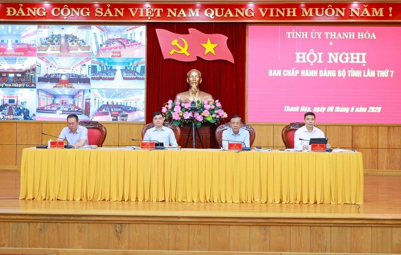Bí thư Tỉnh ủy Thanh Hóa Lê Đức Thái và các đồng chí Phó Bí thư Tỉnh ủy chủ trì hội nghị. Ảnh: Minh Hiếu