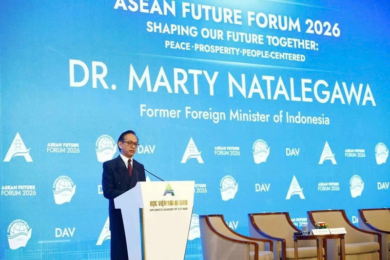 Nguyên Bộ trưởng Bộ Ngoại giao Indonesia Marty Natalegawa phát biểu tại phiên thảo luận I của Diễn đàn Tương lai ASEAN. Ảnh: Phạm Tuấn