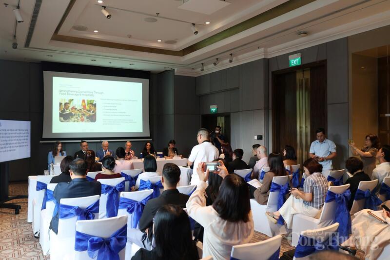Quang cảnh buổi họp báo.