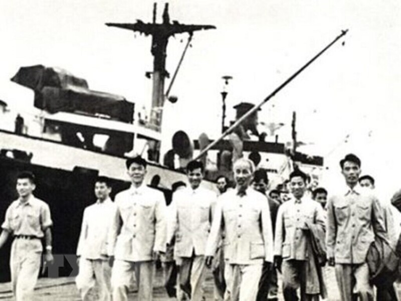 Hình ảnh tư liệu Bác Hồ về thăm Cảng Hải Phòng năm 1957. Ảnh: TTXVN
