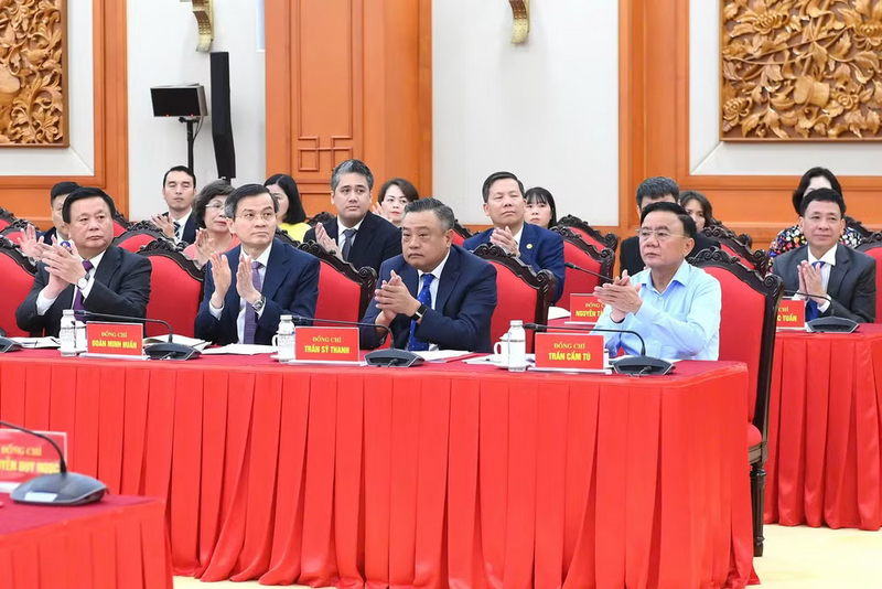 Các đồng chí lãnh đạo Đảng, Nhà nước và các đại biểu tham dự cuộc làm việc. Ảnh: Đăng Khoa