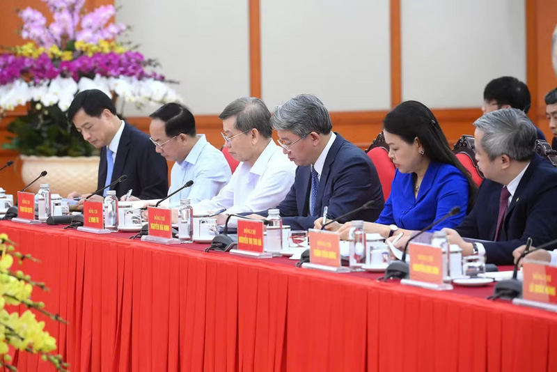Các đồng chí lãnh đạo Đảng, Nhà nước và các đại biểu tham dự cuộc làm việc. Ảnh: Đăng Khoa