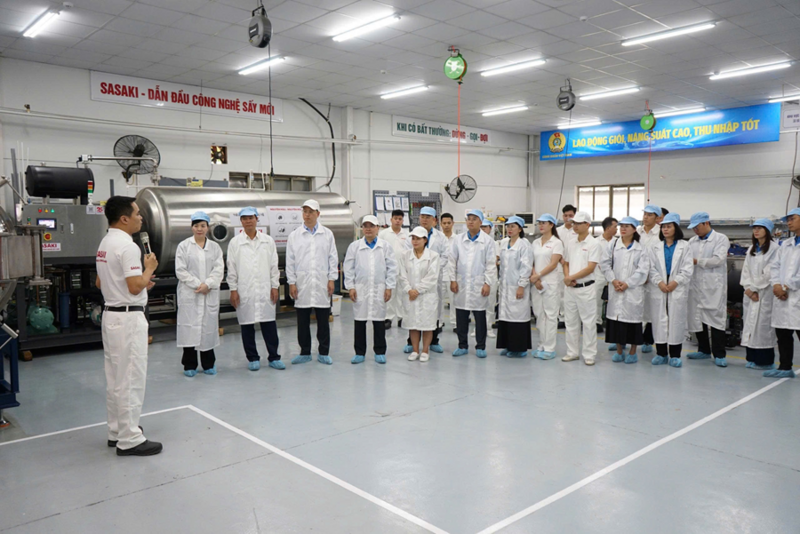 Thao diễn kĩ thuật của nhân viên SASAKI tại nhà máy Hanel PT. Ảnh: Hanel PT
