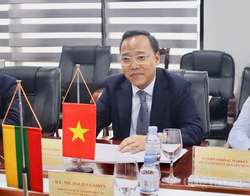 Thứ trưởng Bộ Công Thương Nguyễn Hoàng Long tại buổi làm việc. Ảnh: Phương Trang