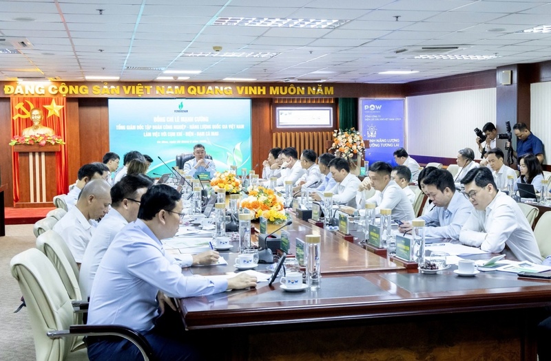 Tổng Giám đốc Petrovietnam Lê Mạnh Cường chủ trì buổi làm việc với các đơn vị liên quan của Cụm Khí - Điện - Đạm Cà Mau. Ảnh: Petrovietnam
