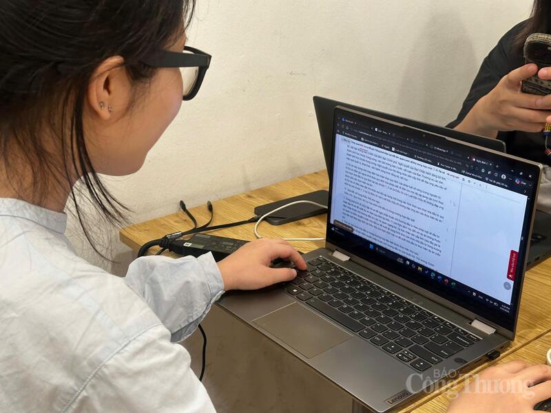 Tình trạng quá tải trong công việc thường xuyên xảy ra với nhiều người lao động hiện nay.