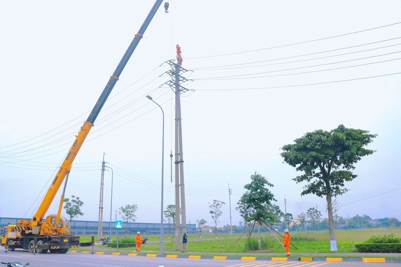 Đảm bảo hệ thống hạ tầng điện trong các khu công nghiệp của tỉnh. Ảnh: Phan Thuỷ