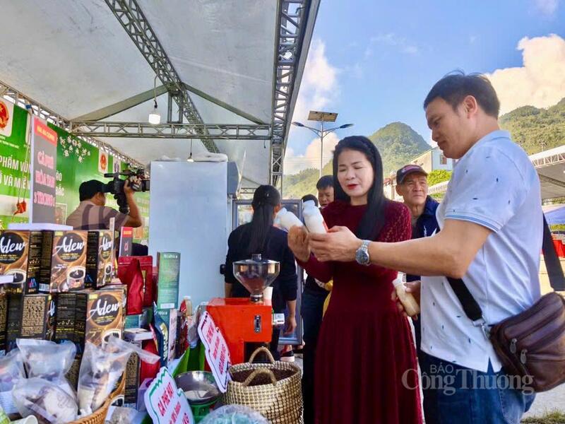 Cà phê Mường Ảng được trưng bày, quảng bá tại các hội chợ thương mại lớn hấp dẫn du khách.