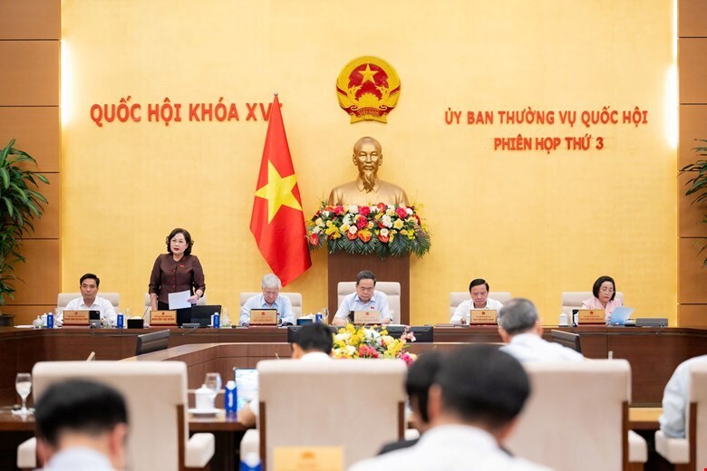 Phó Chủ tịch Quốc hội Nguyễn Thị Hồng phát biểu kết luận nội dung làm việc.