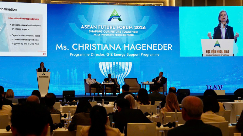 Bà Christiana Hageneder, Giám đốc Chương trình Hỗ trợ Năng lượng của GIZ phát biểu tại phiên thảo luận. Ảnh: Diệu Linh