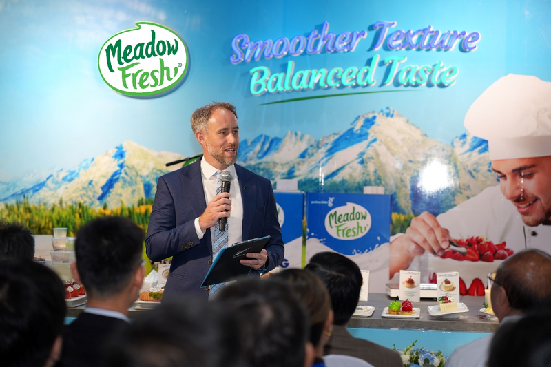 Ông Scott James – Tổng Lãnh sự kiêm Tham tán Thương mại New Zealand tại Việt Nam chia sẻ về những yếu tố làm nên uy tín của ngành sữa New Zealand và giá trị của nguồn nguyên liệu chất lượng cao đối với các sản phẩm từ sữa