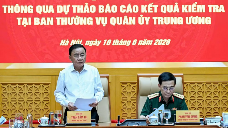 Thường trực Ban Bí thư Trần Cẩm Tú, Trưởng Đoàn kiểm tra, giám sát số 12 của Bộ Chính trị phát biểu kết luận hội nghị. Ảnh: Duy Linh