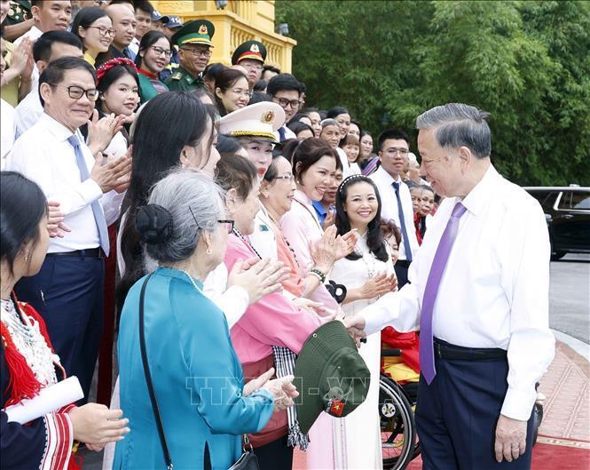 Tổng Bí thư, Chủ tịch nước Tô Lâm và các đại biểu. Ảnh: Thống Nhất/TTXVN.