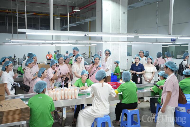 Các nhà sáng tạo nội dung trải nghiệm tại nhà máy BZU BZU