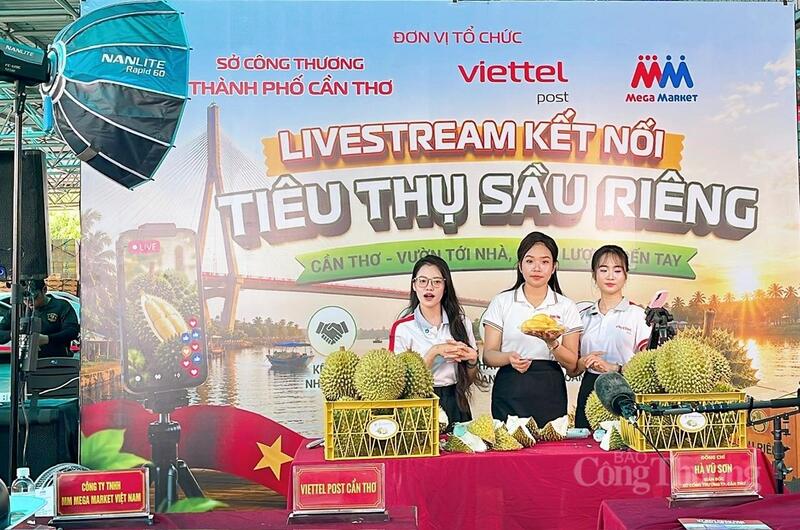 Sở Công Thương TP. Cần Thơ phối hợp Viettel Post Cần Thơ tổ chức chương trình livestream bán hàng, giới thiệu, quảng bá và kết nối tiêu thụ sản phẩm. Ảnh: Khánh Ngọc.