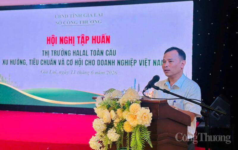 Ông Nguyễn Đình Kha, Phó Giám đốc Sở Công Thương Gia Lai phát biểu khai mạc. Ảnh: Hiền Mai
