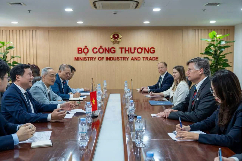 Thứ trưởng Nguyễn Sinh Nhật Tân tiếp Thứ trưởng Ngoại giao Hoa Kỳ Christopher Landau.