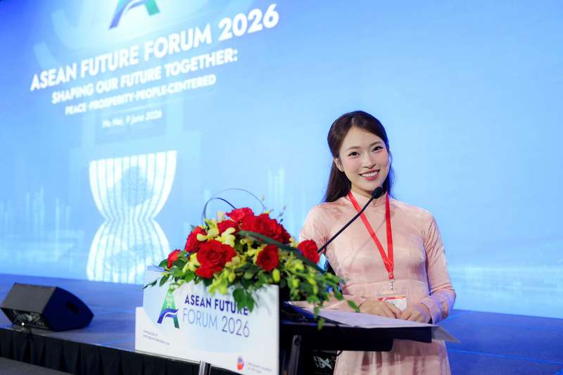 MC Khánh Vy, thanh niên tiêu biểu tham dự diễn đàn.