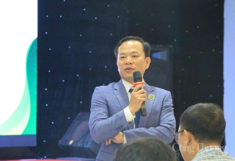 Ông Trần Văn Tân Cương, Tổng Giám đốc Công ty TNHH Halal Quốc gia Việt Nam đã chia sẻ tổng quan về quy mô thị trường Halal toàn cầu, xu hướng tiêu dùng cũng như các nhóm sản phẩm có tiềm năng phát triển. Ảnh: Hiền Mai