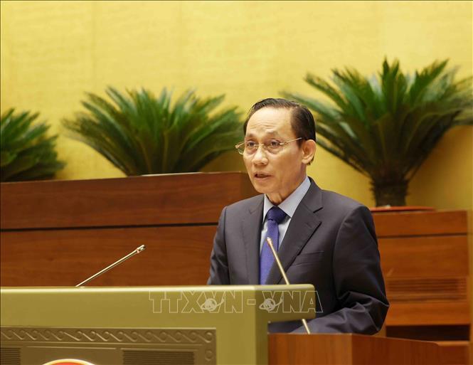 Đồng chí Lê Hoài Trung, Ủy viên Bộ Chính trị, Bộ trưởng Bộ Ngoại giao trình bày nội dung cơ bản của Nghị quyết số 06- NQ/TW. Ảnh: Phương Hoa/TTXVN