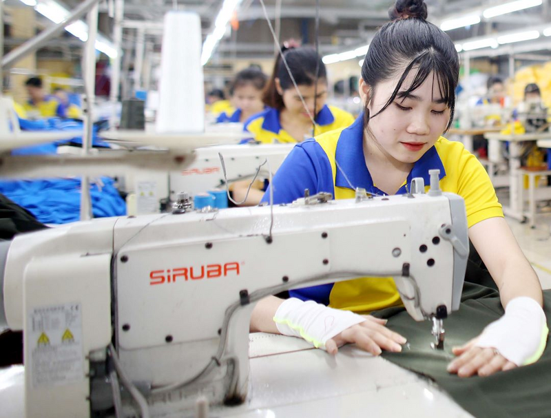 5 tháng đầu năm 2026, xuất khẩu hàng dệt may chỉ tăng trưởng 0,6% so với cùng kỳ năm 2025. Ảnh minh họa