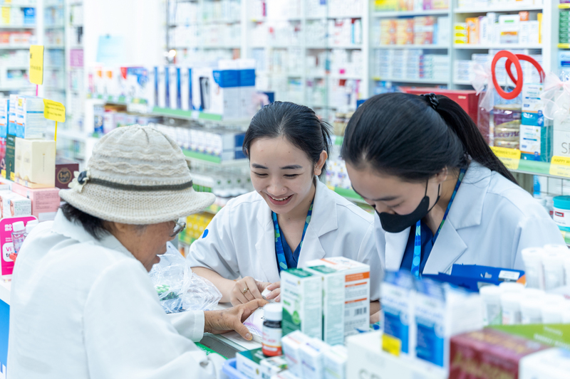Tại Pharmacity, đội ngũ dược sĩ được đào tạo cập nhật kiến thức y khoa thường xuyên, liên tục nhằm nâng cao năng lực tư vấn chuyên sâu, tự tin trở thành "cánh tay nối dài" của bác sĩ giúp người bệnh an tâm tuân thủ điều trị.