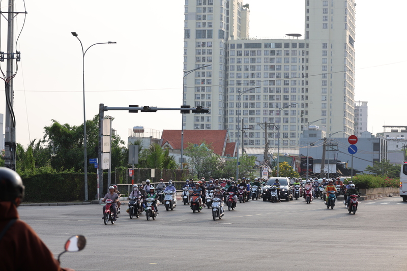 TP. Hồ Chí Minh tiếp diễn nắng nóng, mưa dông xuất hiện về chiều tối. Ảnh: Minh Anh.