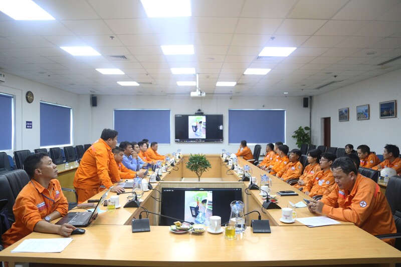Lực lượng tham gia diễn tập triển khai phương án ứng phó tình huống mưa lớn gây ngập khu vực kho than.